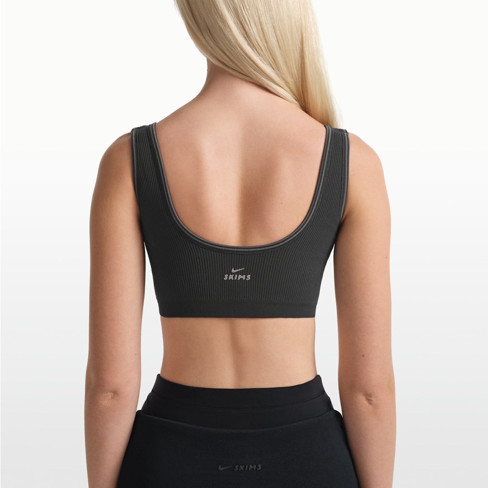 Nike Skims Seamless Ribbed Scoop Bra - Small Obsidian - Picture 2 of 6